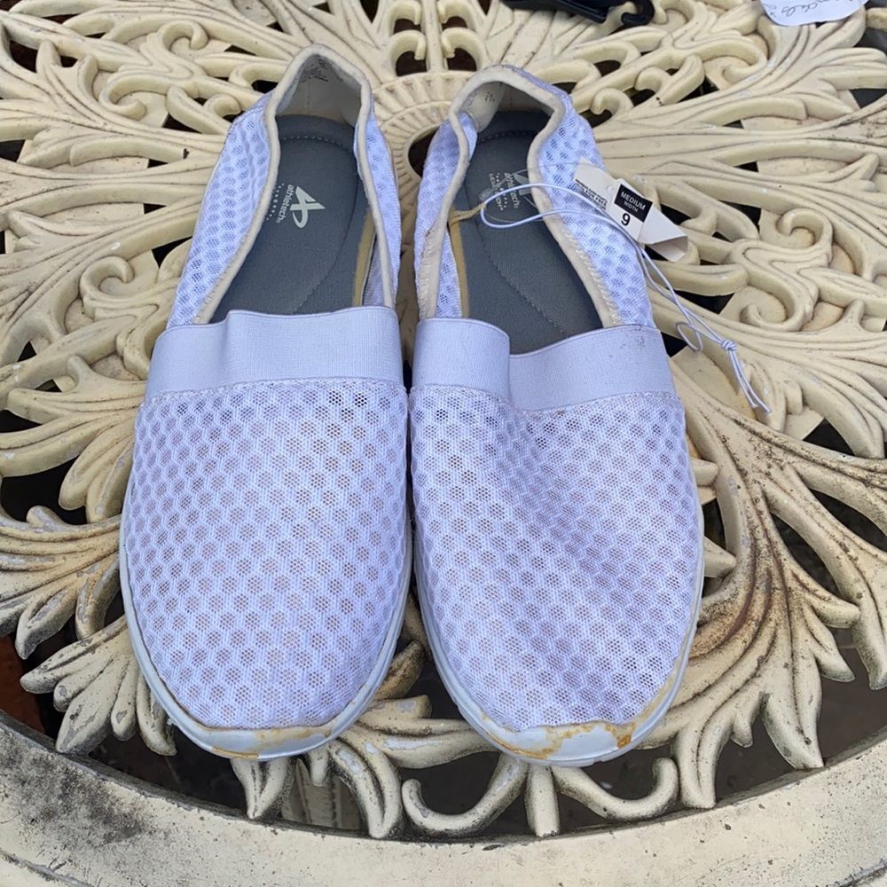 Athletech white loafers sz. 9 NWT